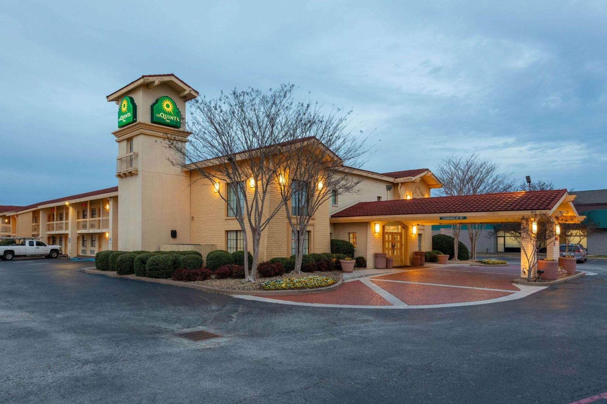 La Quinta Inn By Wyndham Huntsville Research Park Exterior foto