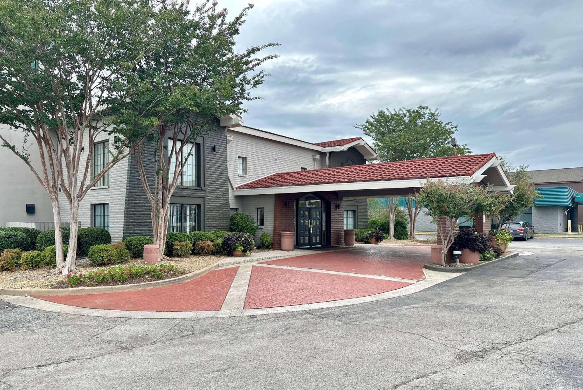 La Quinta Inn By Wyndham Huntsville Research Park Exterior foto